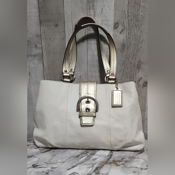 Coach Handbags - 🌷Vintage Coach Purse Soho East West Cream White Leather with Gold Handles 🌸